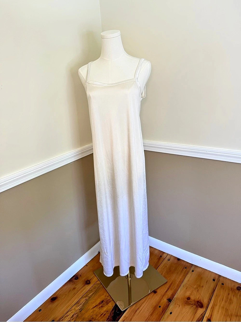 Women's Maxi Slip Dress in White Like New vintage vanity fair size medium